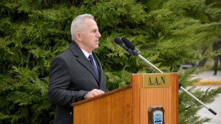 Το υπουργείο Εθνικής Άμυνας επιβεβαιώνει την πρόσκληση Ακάρ στον Αποστολάκη
