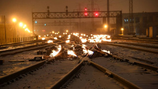 Γιατί στο Σικάγο βάζουν φωτιά στις ράγες των τρένων;