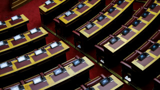 Ενός λεπτού σιγή στη Βουλή για τους πεσόντες αξιωματικούς στα Ίμια