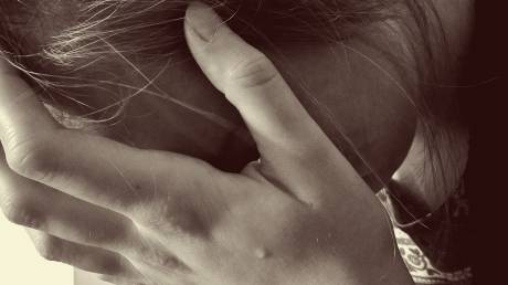 Όταν το «όχι» δεν σημαίνει «όχι»: Γιατί πρέπει να αλλάξει ο ορισμός του βιασμού στην Ελλάδα