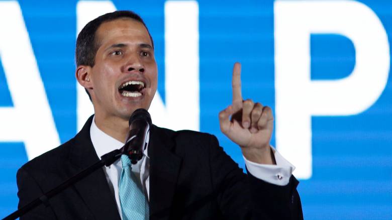 Βενεζουέλα: Εν ενεργεία στρατηγός αποκηρύσσει τον Μαδούρο και αναγνωρίζει τον Γκουαϊδό