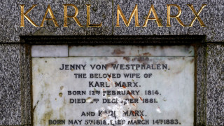 Βεβήλωσαν τον τάφο του Καρλ Μαρξ στο Λονδίνο