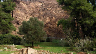 Κρόνιος Λόφος: Κατολισθήσεις απειλούν τον αρχαιολογικό χώρο της Ολυμπίας