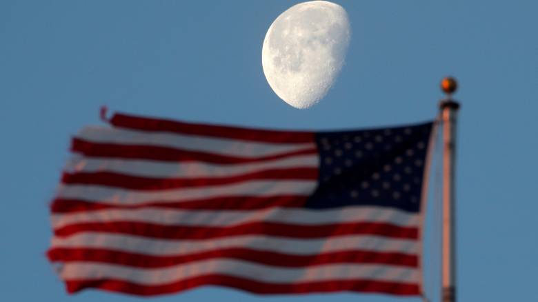 NASA: Σχεδιάζει να στείλει ξανά αστροναύτες στη Σελήνη αλλά για να... μείνουν