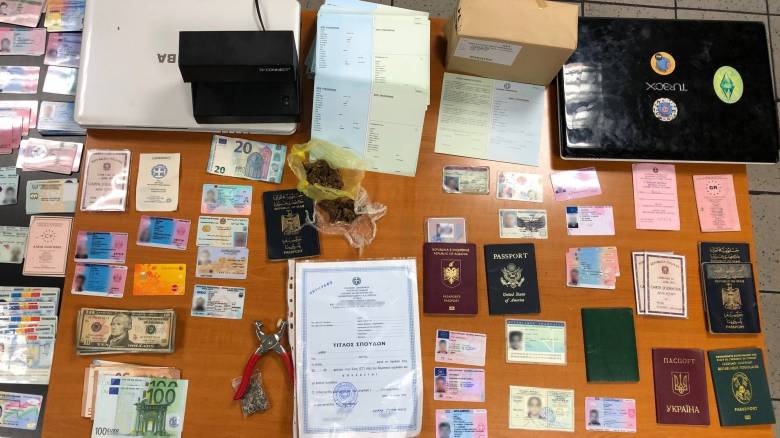 Εξαρθρώθηκε εγκληματική οργάνωση πλαστογραφίας και εμπορίας ταξιδιωτικών εγγράφων