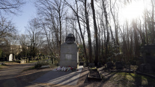 Βεβήλωσαν ξανά τον τάφο του Καρλ Μαρξ στο Λονδίνο