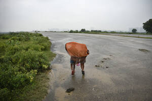 Μawsynram, Ινδία: Το βροχερό αυτό χωριό της Ινδίας είναι μόνο για όσους θέλουν να ζήσουν μια πραγματική… περιπέτεια, καθώς κάθε χρόνο πέφτουν περί τα  11,8mm βροχής ετησίως.
