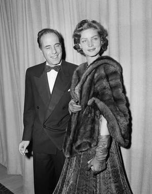 20 Μαρτίου 1952
Ο Χάμφρεϊ Μπόγκαρτ και η Λορίν Μπακόλ καταφθάνουν στα βραβεία.