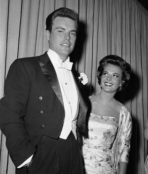 6 Απριλίου 1959
Ο Ρόμπερτ Βάγκνερ και η σύζυγός του, Νάταλι Γουντ, τη βραδιά της τελετής των Όσκαρ.