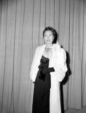 1949. Η ηθοποιός Άγκνες Μούρχεντ καταφθάνει στην απονομή των Όσκαρ.