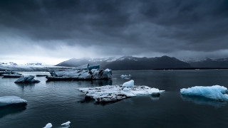 Ανταρκτική: Έντονη ανησυχία για την αποκόλληση παγόβουνου – γίγαντα