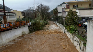 Εικόνες καταστροφής στην Κρήτη - Βατραχάνθρωποι μετέχουν στις έρευνες για τον κτηνοτρόφο