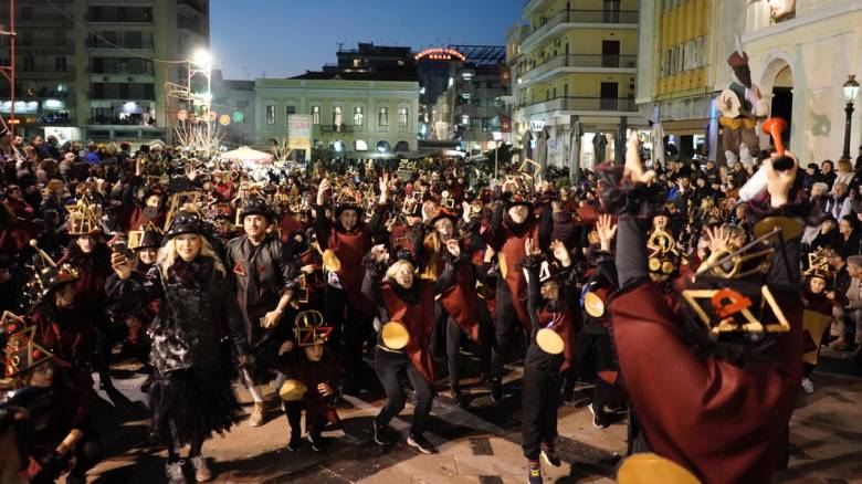 Απόκριες 2019: Πάνω από 40.000 καρναβαλιστές ξεχύθηκαν στους κεντρικούς δρόμους της Πάτρας