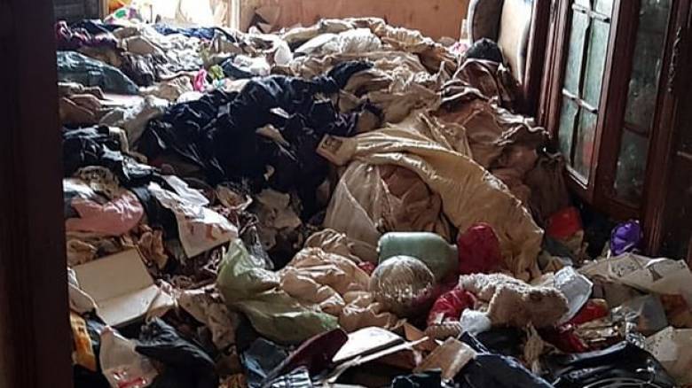 Σοκ στη Ρωσία με την 5χρονη «Μόγλη»: Βρέθηκε μόνη σε διαμέρισμα γεμάτο σκουπίδια και κατσαρίδες
