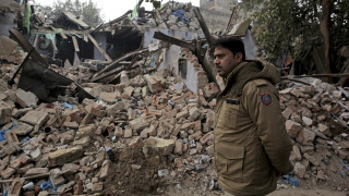 Ινδία: Άνδρας ανασύρθηκε ζωντανός από ερείπια μετά από 62 ώρες
