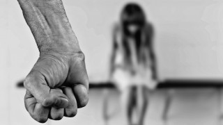 Η Διεθνής Αμνηστία ζητά από την Ελλάδα να αλλάξει τον ορισμό του βιασμού