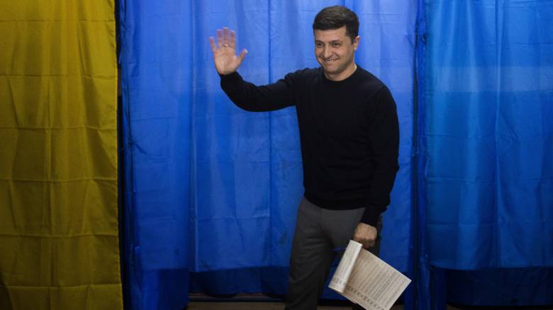 Προεδρικές εκλογές στην Ουκρανία: Βαριά ήττα του Ποροσένκο από έναν κωμικό
