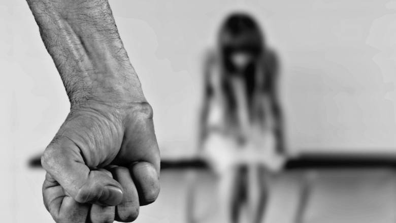 Πάτρα: Πατέρας ασελγούσε στις δύο κόρες του με νοητική υστέρηση