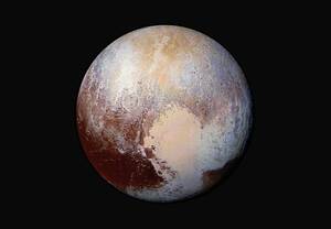 24 Ιουλίου 2015: Η ψηφιακή απεικόνιση του Πλούτωνα από τη NASA δίνει «φως» για την ποικίλη υφή και τη σύνθεση της επιφάνειας του πλανήτη