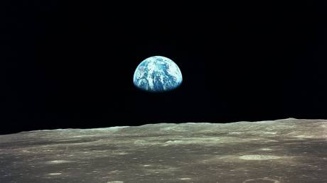 Από το Apollo 11 στη Μαύρη Τρύπα: 10 φωτογραφίες που έγραψαν ιστορία