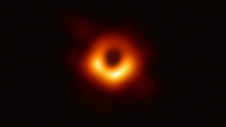 Αυτό το όνομα προτείνουν επιστήμονες για την πρώτη μαύρη τρύπα που φωτογραφήθηκε