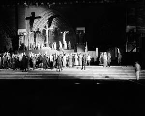 1962, αναπαράσταση του θείου δράματος μπροστά στο Ναό.