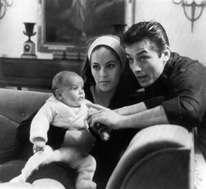 1964, με τη σύζυγό του Νάταλι και το νεογέννητο γιο τους Άντονι.