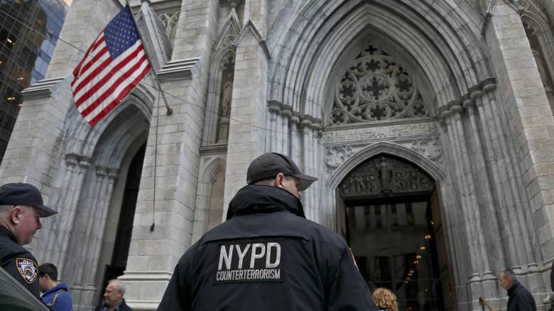 ΗΠΑ: Συνελήφθη 37χρονος στον καθεδρικό ναό Σεντ Πάτρικ με βενζίνη και αναπτήρες