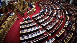 Ψηφίζει η ολομέλεια της Βουλής για την άρση βουλευτικής ασυλίας Λοβέρδου – Σαλμά – Φωκά