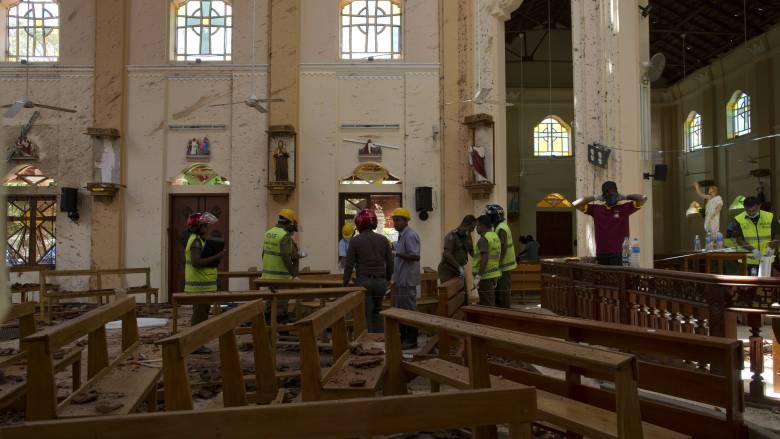 Δύο βίντεο καταγράφουν το βομβιστή αυτοκτονίας να μπαίνει σε εκκλησία στη Σρι Λάνκα
