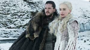 Θα μάθει ο Jon Snow την αλήθεια για το οικογενειακό του δέντρο; Οι περισσότεροι φαν της σειράς εμφανίζονται σίγουροι πως ο Jon Snow θα ερωτευτεί την Daenerys Targaryen -τη θεία του… Ο ίδιος ο Snow δεν γνωρίζει φυσικά τη συγγένειά του με τη… μητέρα των δρά