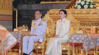Σουτίντα: Από αεροσυνοδός, σωματοφύλακας και πλέον βασίλισσα της Ταϊλάνδης