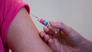 Πρόστιμο στους γονείς που δεν εμβολιάζουν τα παιδιά τους προτείνει ο Γερμανός υπ. Υγείας