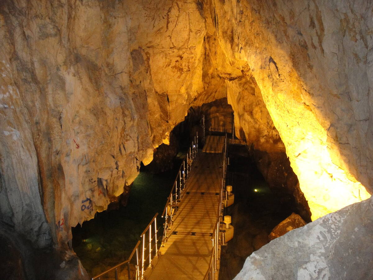 Οικισμός Δισπηλιού και Σπήλαιο του Δράκου