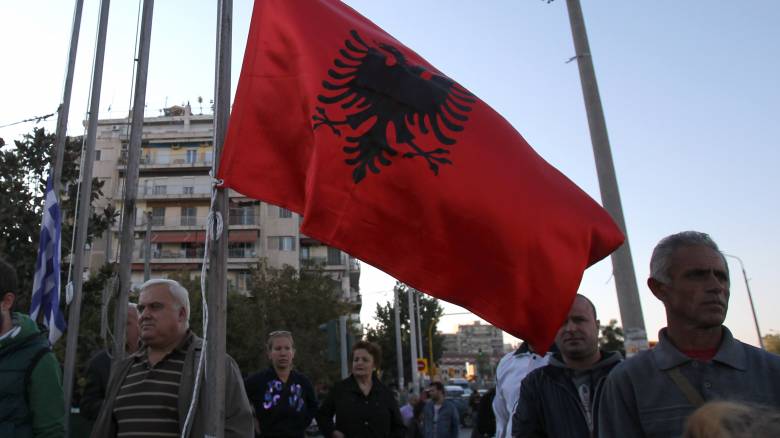 Αλβανία: Βανδάλισαν τις νέες δίγλωσσες πινακίδες που τοποθετήθηκαν στο Δήμο Φοινίκης