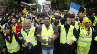 Γαλλία: Δακρυγόνα και δεκάδες προσαγωγές στην 26η πορεία των κίτρινων γιλέκων