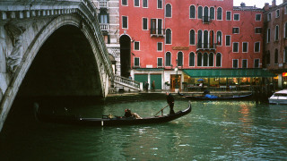 Η Βενετία βάζει πρόστιμα σε ιερόδουλες και μεθυσμένους ημίγυμνους τουρίστες