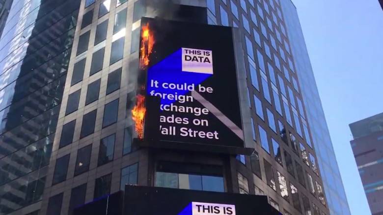 ΗΠΑ: Φωτιά πήρε μία από τις μεγαλύτερες ψηφιακές πινακίδες της Τάιμς Σκουέαρ