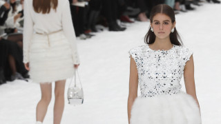 Οι οίκοι μόδας «εξορίζουν» τα ανήλικα μοντέλα από τις πασαρέλες: Όριο ηλικίας τα 18