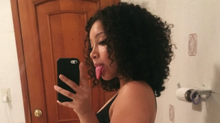 Ανέβασε selfie στον καθρέφτη του μπάνιου της και προκάλεσε κακό χαμό στο Διαδίκτυο