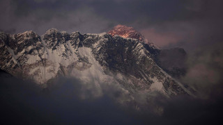 Ιμαλάια: Στο κόκκινο η αγωνία για τους εξαφανισμένους ορειβάτες – Εντοπίστηκαν πτώματα