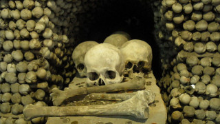 «Η εκκλησία των Οστών»: 40.000 ανθρώπινοι σκελετοί συνθέτουν έναν αλλιώτικο ναό