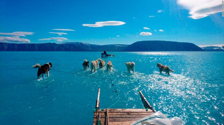 Λιώσιμο των πάγων στη Γροιλανδία: Η φωτογραφία που επιβεβαιώνει μια λυπηρή πραγματικότητα