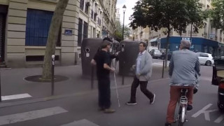 Γαλλία: Οδηγός δεν έδωσε προτεραιότητα σε τυφλό πεζό και ξυλοκόπησε τη συνοδό του