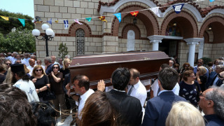 Ροβέρτος Σπυρόπουλος: Γεννηματά και Παπανδρέου στην κηδεία του - Συγκίνηση στο «τελευταίο αντίο»
