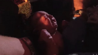 ΗΠΑ: Καρέ-καρέ η διάσωση νεογέννητου μωρού που βρέθηκε μέσα σε πλαστική σακούλα