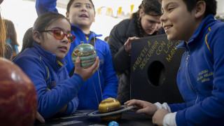 Τυφλά παιδιά στη Χιλή «βλέπουν» την ηλιακή έκλειψη - Χάρη στη NASA