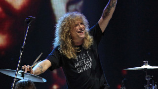 Στίβεν Άντλερ: Ο πρώην ντράμερ των Guns N’ Roses αυτομαχαιρώθηκε στην κοιλιά