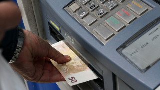 Χρεώσεις – «φωτιά» στα ATM: Δείτε τι αλλάζει από σήμερα στις διατραπεζικές αναλήψεις