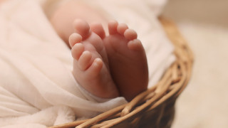 Μητέρα γέννησε τα παιδιά άλλων ζευγαριών, εξαιτίας λάθους της κλινικής γονιμότητας
